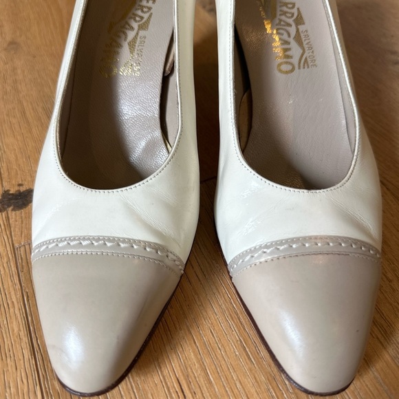 Salvatore Ferragamo Women's Cream and Tan Leather Pumps - Picture 3 of 8
